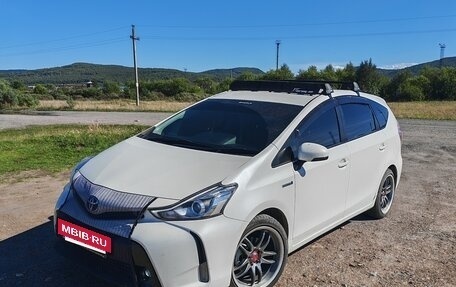 Toyota Prius Alpha I (ZVW40/41), 2015 год, 1 440 000 рублей, 2 фотография