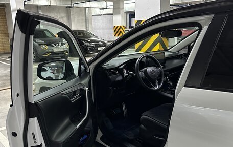 Toyota RAV4, 2021 год, 3 280 000 рублей, 6 фотография