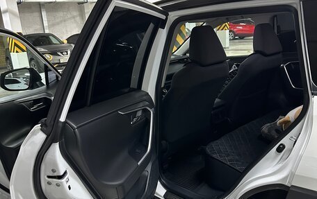 Toyota RAV4, 2021 год, 3 280 000 рублей, 5 фотография