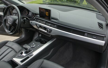 Audi A4, 2018 год, 2 235 000 рублей, 13 фотография