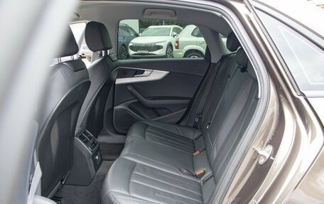 Audi A4, 2018 год, 2 235 000 рублей, 10 фотография
