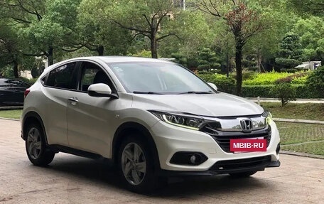 Honda Vezel, 2020 год, 1 300 000 рублей, 3 фотография
