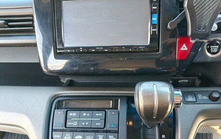 Honda Stepwgn IV, 2017 год, 1 850 000 рублей, 13 фотография