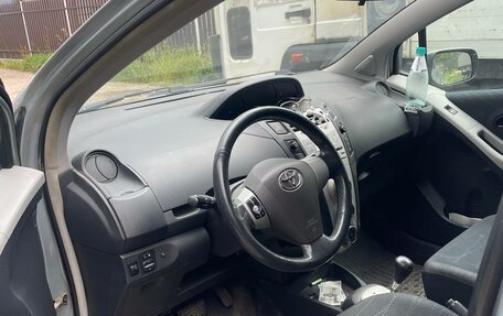 Toyota Yaris III рестайлинг, 2006 год, 480 000 рублей, 3 фотография