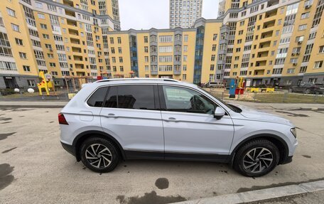 Volkswagen Tiguan II, 2018 год, 2 800 000 рублей, 5 фотография