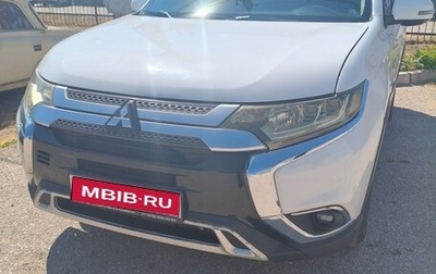Mitsubishi Outlander III рестайлинг 3, 2015 год, 1 650 000 рублей, 1 фотография