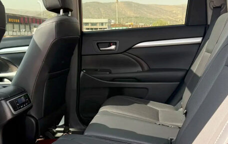 Toyota Highlander III, 2021 год, 3 050 999 рублей, 8 фотография