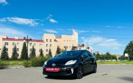 Toyota Prius, 2015 год, 1 379 000 рублей, 2 фотография