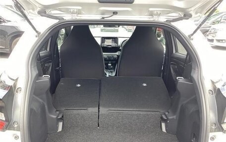Toyota Yaris, 2021 год, 845 000 рублей, 12 фотография