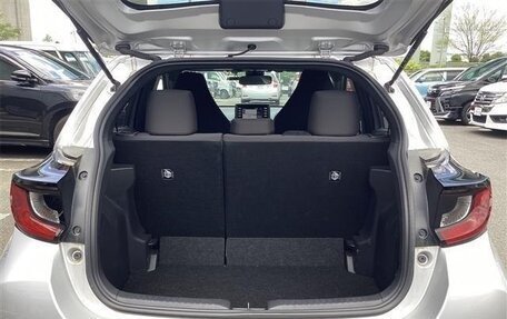 Toyota Yaris, 2021 год, 845 000 рублей, 13 фотография