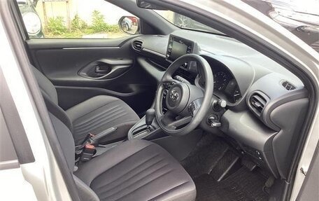 Toyota Yaris, 2021 год, 845 000 рублей, 14 фотография
