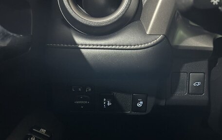 Toyota RAV4, 2016 год, 2 350 000 рублей, 14 фотография