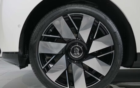 Rolls-Royce Cullinan, 2025 год, 50 000 000 рублей, 13 фотография