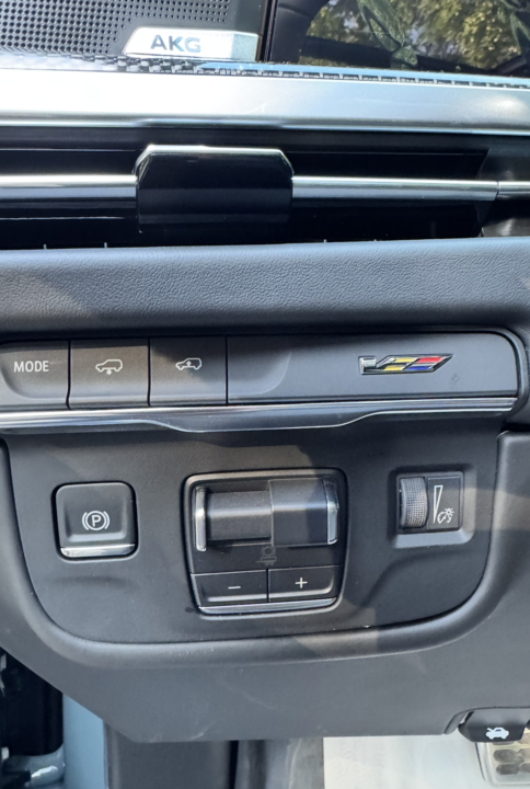 Cadillac Escalade V, 2025 год, 33 000 000 рублей, 28 фотография