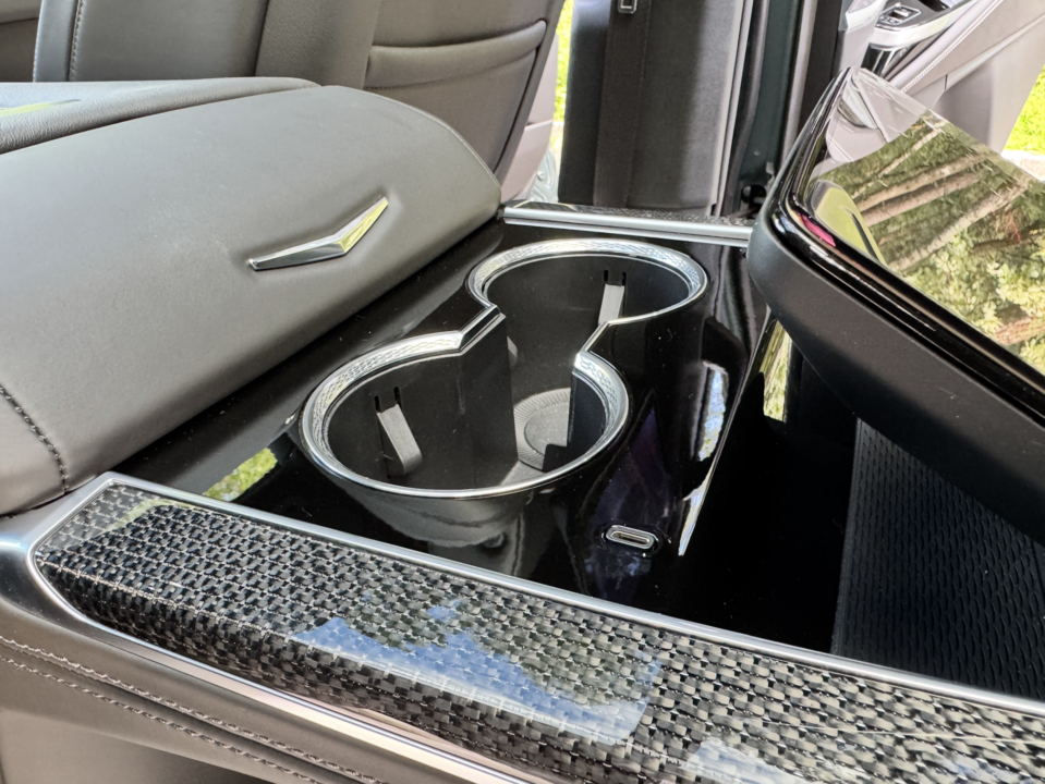 Cadillac Escalade V, 2025 год, 33 000 000 рублей, 49 фотография