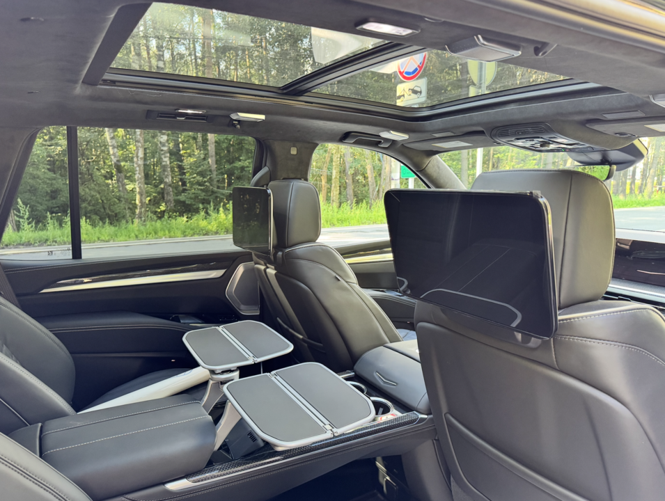 Cadillac Escalade V, 2025 год, 33 000 000 рублей, 35 фотография