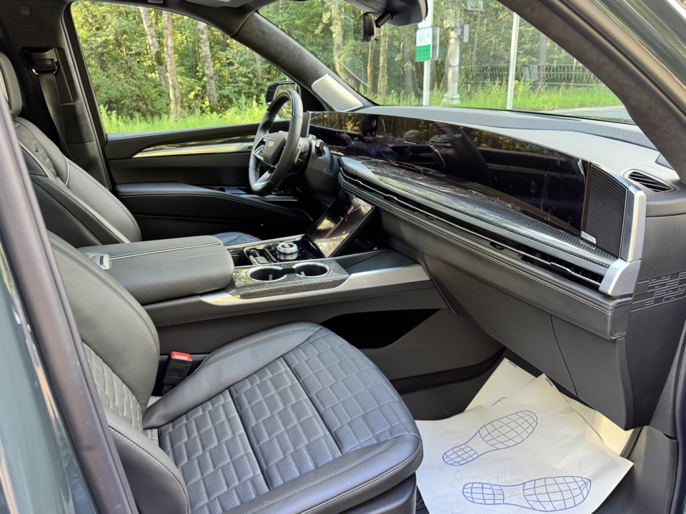 Cadillac Escalade V, 2025 год, 33 000 000 рублей, 27 фотография