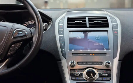 Lincoln MKZ II рестайлинг, 2020 год, 2 330 000 рублей, 9 фотография