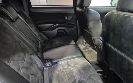Mitsubishi Outlander III рестайлинг 3, 2011 год, 1 306 000 рублей, 14 фотография