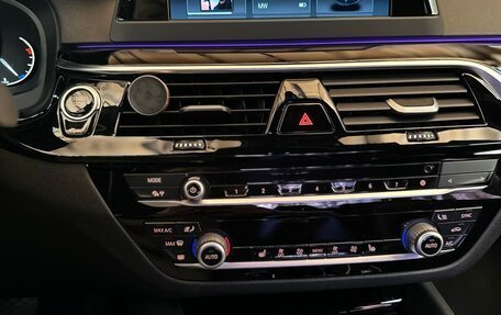 BMW 5 серия, 2017 год, 3 200 000 рублей, 10 фотография