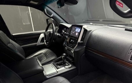 Toyota Land Cruiser 200, 2017 год, 8 850 000 рублей, 9 фотография