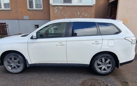 Mitsubishi Outlander III рестайлинг 3, 2012 год, 1 500 000 рублей, 2 фотография