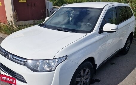 Mitsubishi Outlander III рестайлинг 3, 2012 год, 1 500 000 рублей, 13 фотография
