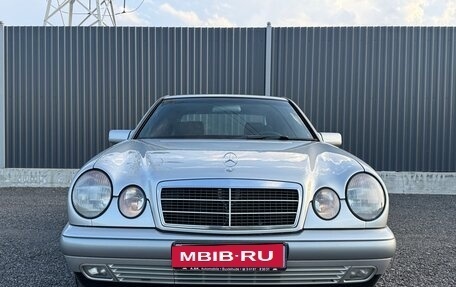 Mercedes-Benz E-Класс, 1998 год, 2 000 000 рублей, 2 фотография