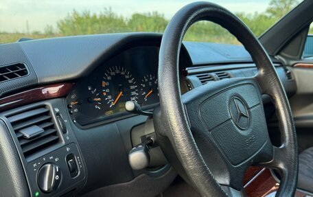Mercedes-Benz E-Класс, 1998 год, 2 000 000 рублей, 29 фотография