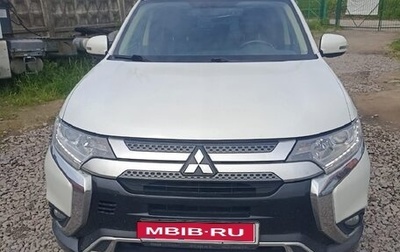 Mitsubishi Outlander III рестайлинг 3, 2019 год, 1 980 000 рублей, 1 фотография