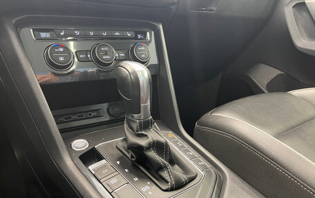 Volkswagen Tiguan II, 2018 год, 3 450 000 рублей, 19 фотография