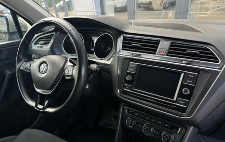 Volkswagen Tiguan II, 2018 год, 2 490 000 рублей, 19 фотография