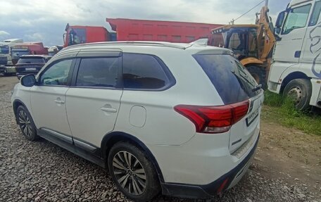 Mitsubishi Outlander III рестайлинг 3, 2019 год, 1 980 000 рублей, 8 фотография