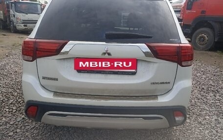 Mitsubishi Outlander III рестайлинг 3, 2019 год, 1 980 000 рублей, 6 фотография