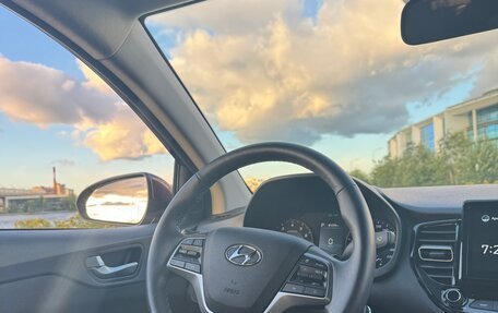 Hyundai Solaris II рестайлинг, 2021 год, 1 999 000 рублей, 9 фотография