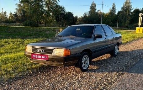 Audi 100, 1985 год, 215 000 рублей, 2 фотография