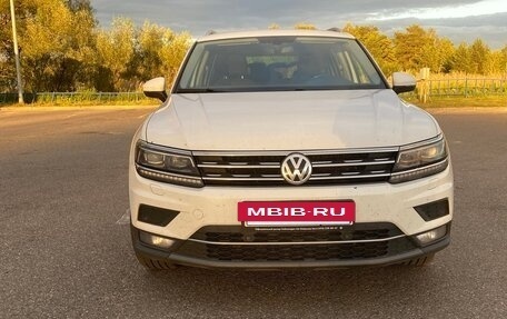 Volkswagen Tiguan II, 2018 год, 2 400 000 рублей, 2 фотография