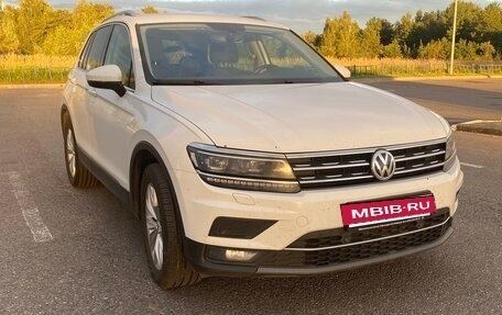 Volkswagen Tiguan II, 2018 год, 2 400 000 рублей, 3 фотография