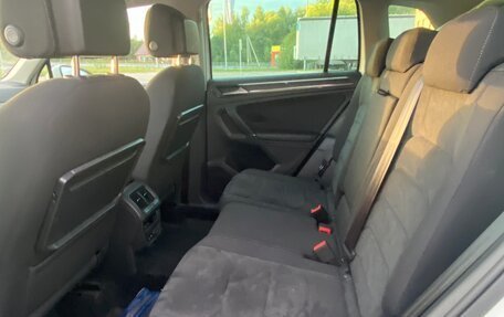 Volkswagen Tiguan II, 2018 год, 2 400 000 рублей, 13 фотография