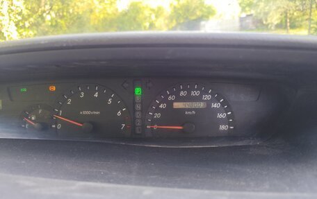 Toyota Noah III, 2002 год, 589 000 рублей, 9 фотография