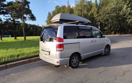 Toyota Noah III, 2002 год, 589 000 рублей, 7 фотография