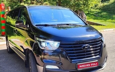 Hyundai Grand Starex Grand Starex I рестайлинг 2, 2019 год, 3 850 000 рублей, 1 фотография