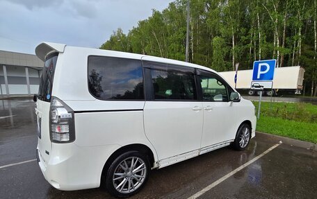 Toyota Voxy II, 2012 год, 1 800 000 рублей, 4 фотография
