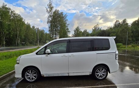Toyota Voxy II, 2012 год, 1 800 000 рублей, 2 фотография