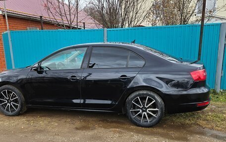 Volkswagen Jetta VI, 2011 год, 740 000 рублей, 2 фотография