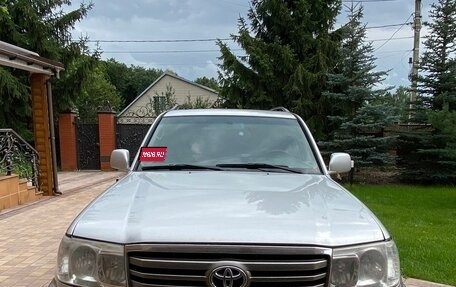 Toyota Land Cruiser 100 рестайлинг 2, 2005 год, 2 200 000 рублей, 1 фотография