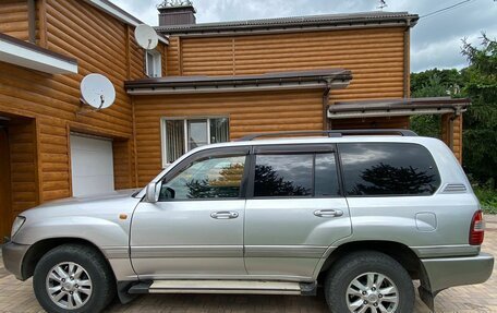 Toyota Land Cruiser 100 рестайлинг 2, 2005 год, 2 200 000 рублей, 2 фотография