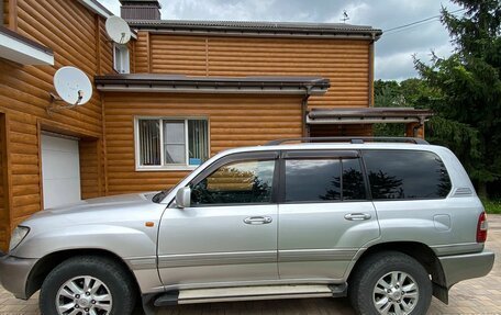 Toyota Land Cruiser 100 рестайлинг 2, 2005 год, 2 200 000 рублей, 3 фотография