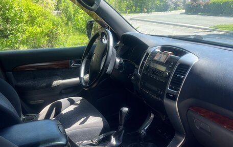 Toyota Land Cruiser Prado 120 рестайлинг, 2007 год, 2 800 000 рублей, 7 фотография