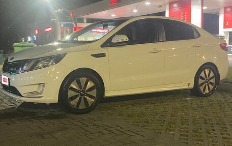 KIA Rio III рестайлинг, 2013 год, 900 000 рублей, 4 фотография